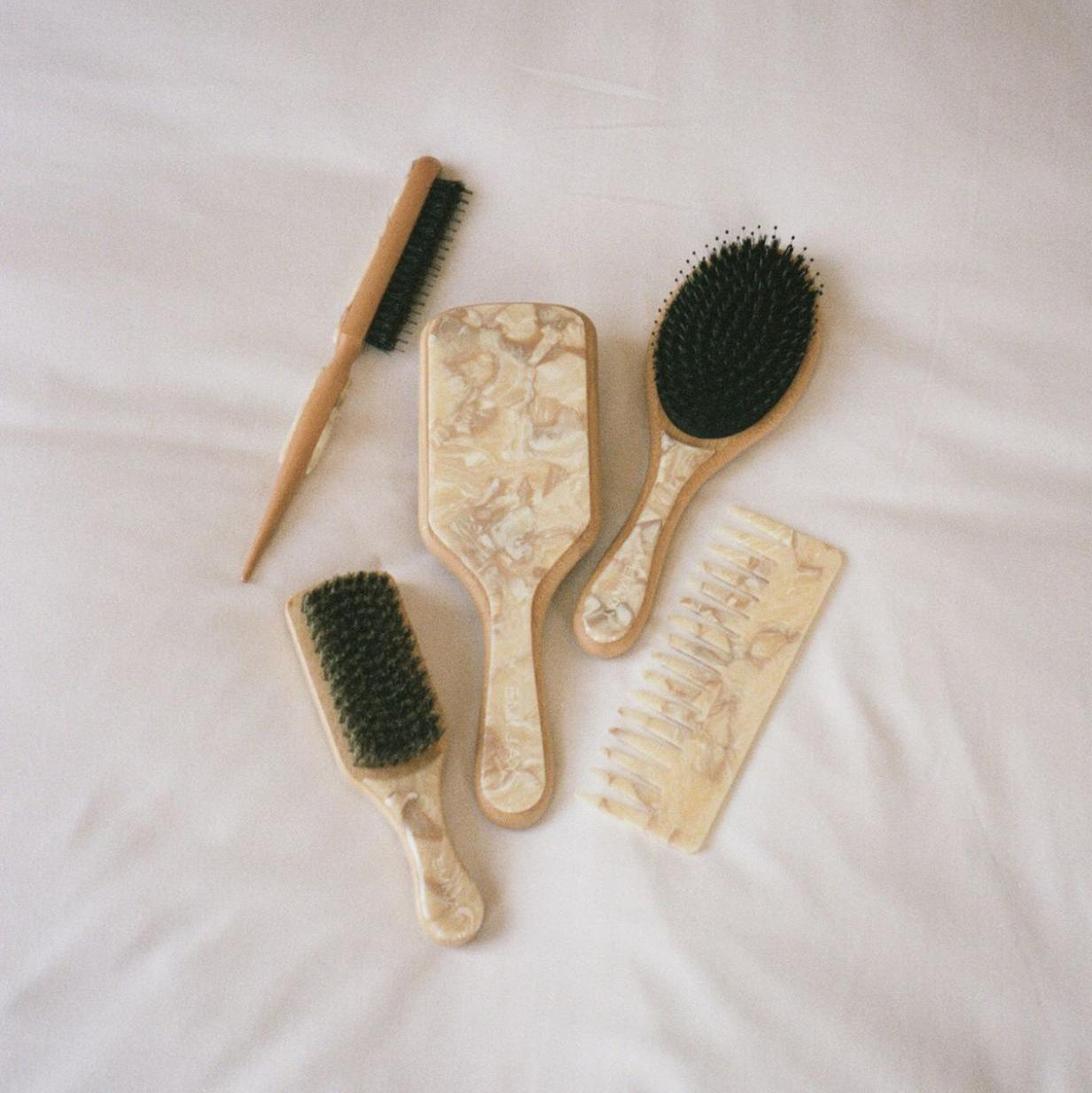 Styling Brush in Chantilly